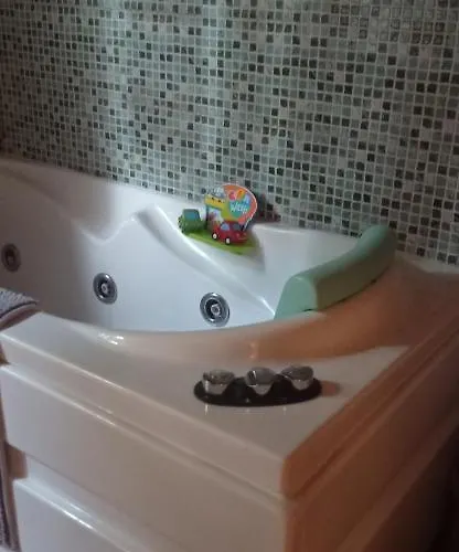 בית נופש Acogedora Con Piscina *