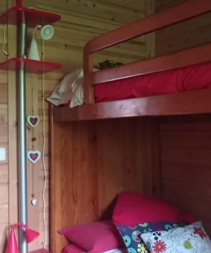 בית נופש Acogedora Con Piscina *